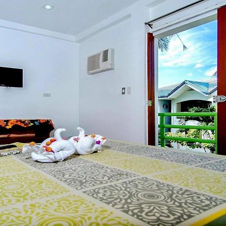 Reddoorz Plus @ Secret Garden Boracay Balabag  Exterior foto